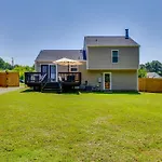 Modern Richmond Home With Deck, Close To Downtown!
