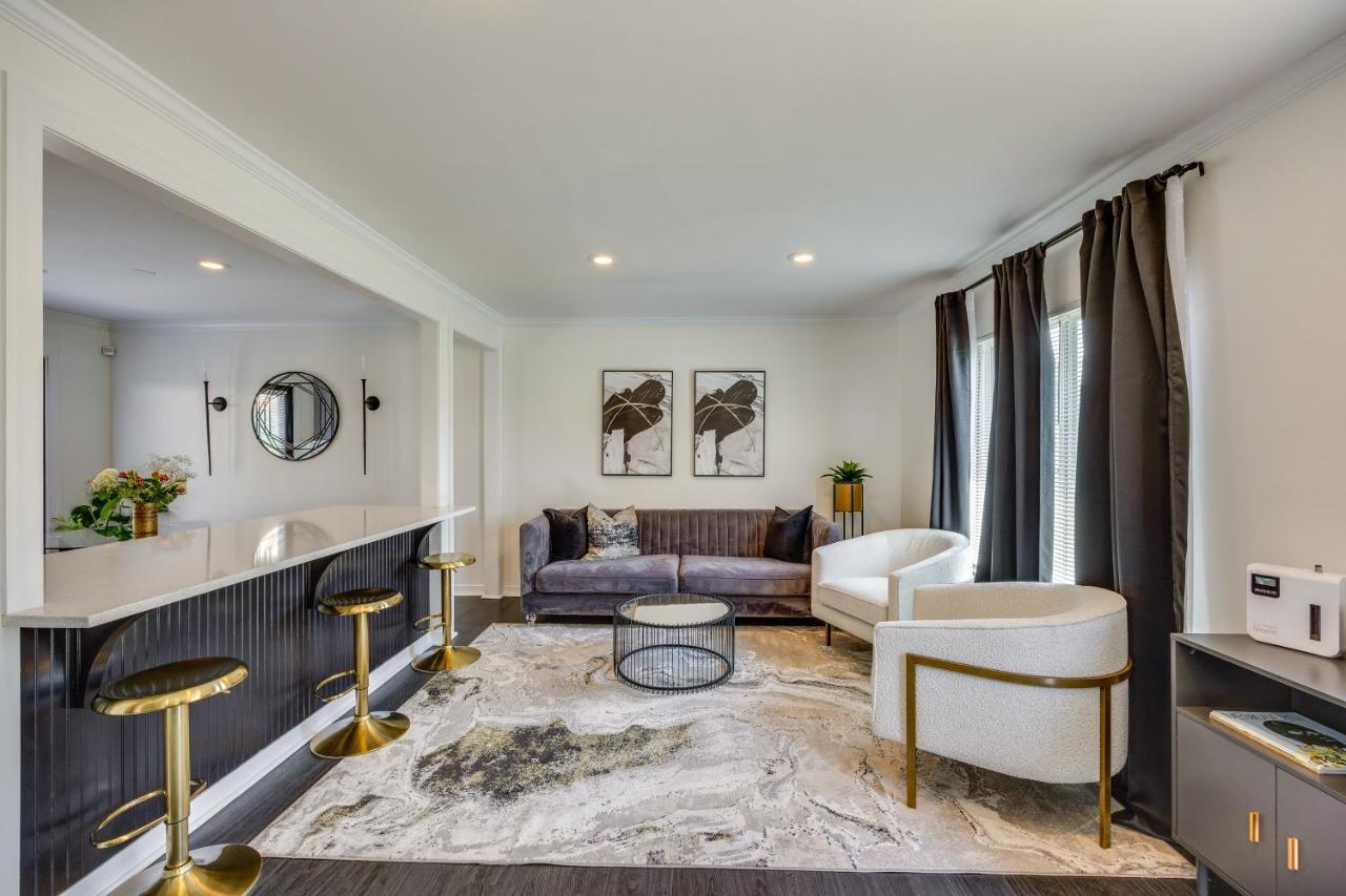 Modern With Deck, Close To Downtown! Holiday home Richmond