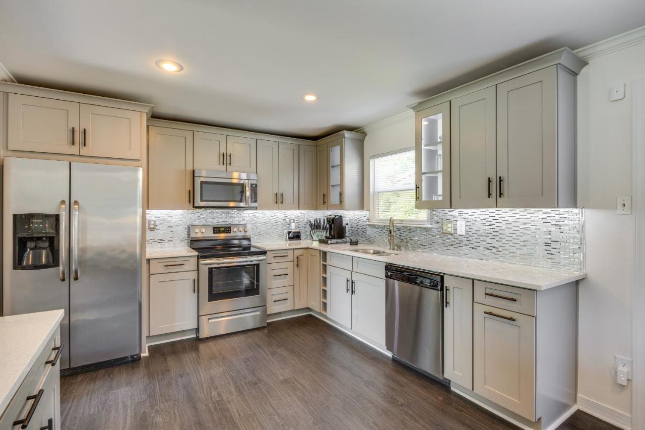 Modern With Deck, Close To Downtown! *