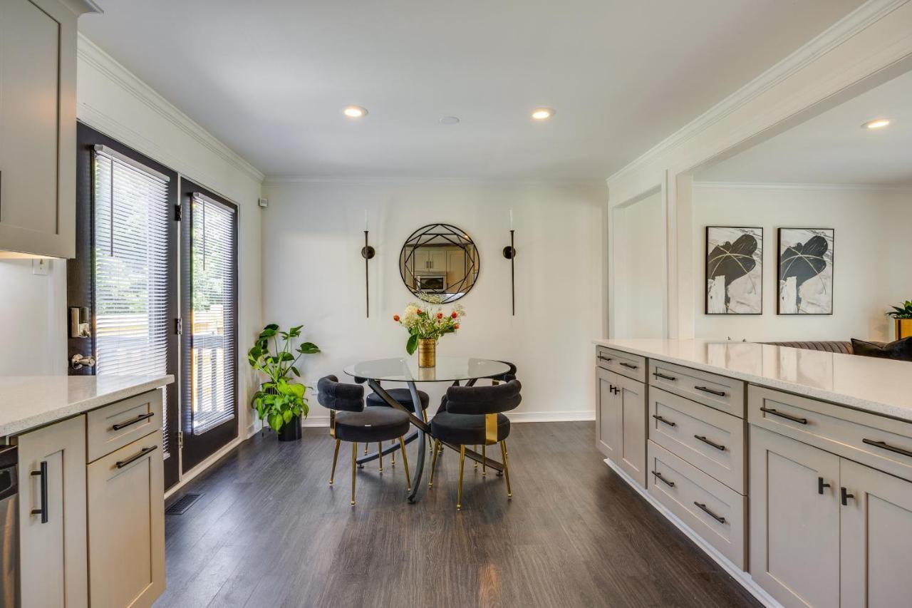 Modern With Deck, Close To Downtown! Holiday home