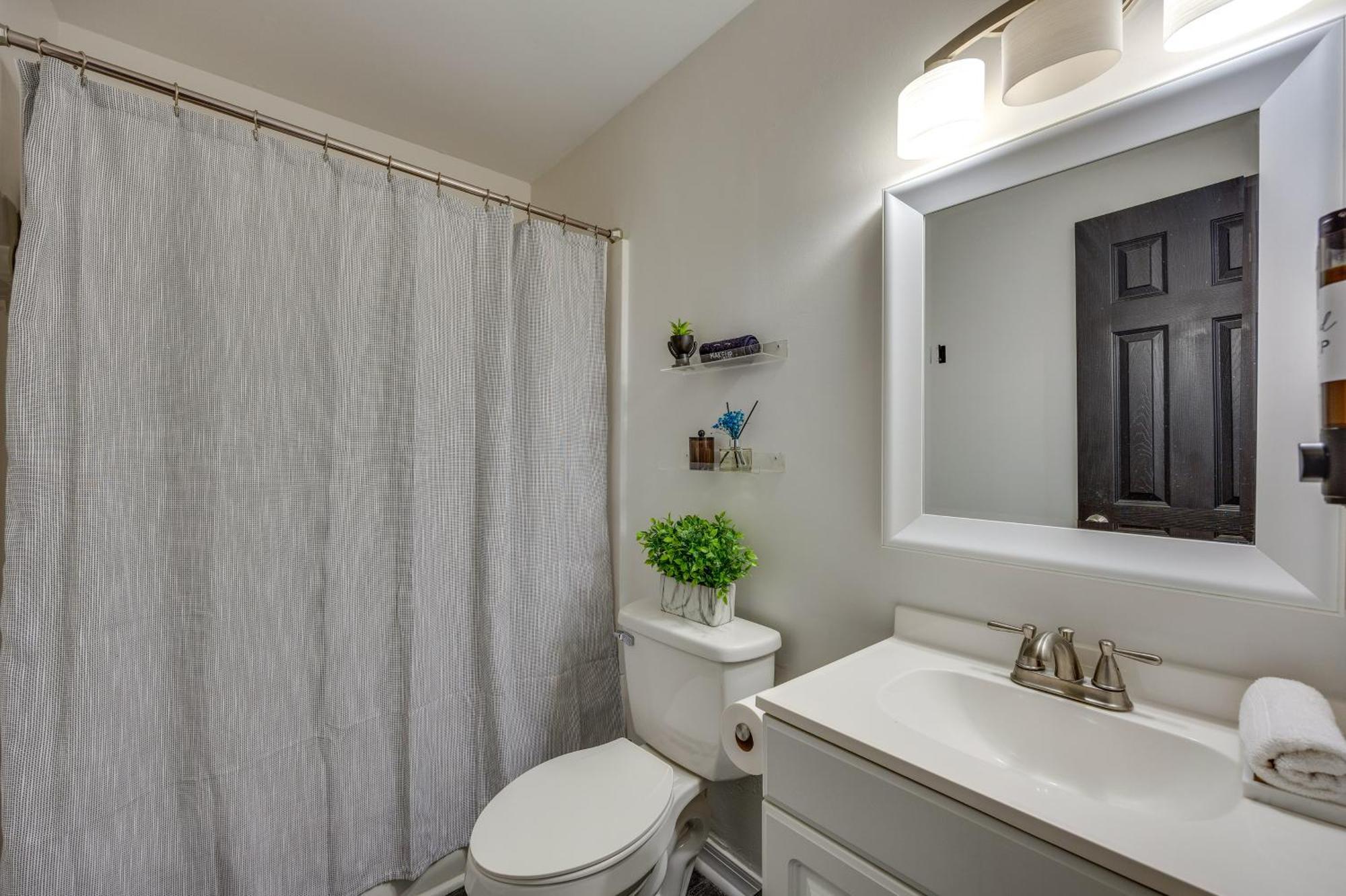 Modern With Deck, Close To Downtown! Richmond