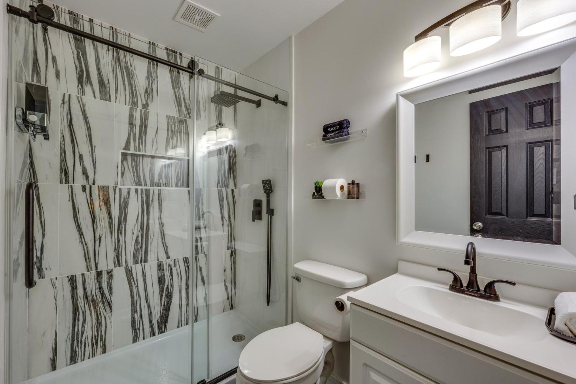 Modern With Deck, Close To Downtown! Richmond