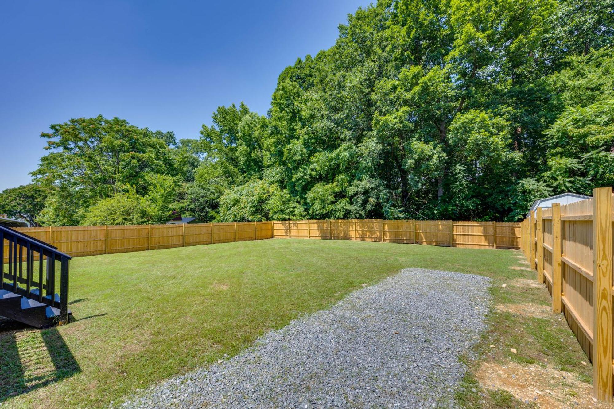 Modern With Deck, Close To Downtown!